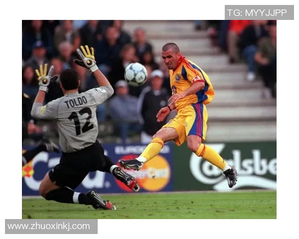 以不使用脚踢球的足球奇才为中心，揭秘他如何凭借创新技巧震撼世界球场